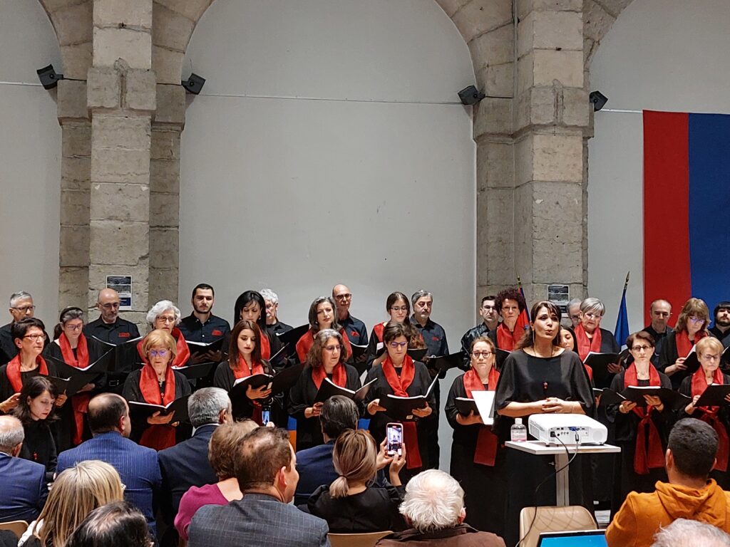 Participation de la chorale Gomidas dans le cadre des trente ans du jumelage Vienne-Goris, le 6 décembre 2022